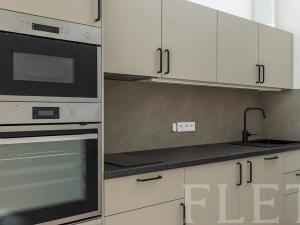 Pronájem bytu 1+kk, Praha - Hostavice, Českobrodská, 36 m2