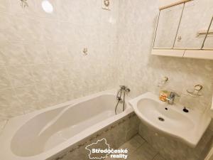 Pronájem bytu 2+kk, Praha - Háje, Mendelova, 42 m2