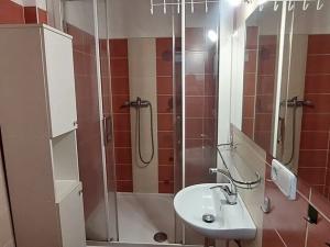Prodej bytu 2+1, Staré Město, Nádražní, 60 m2