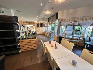 Pronájem restaurace, Praha - Stodůlky, Hábova, 142 m2