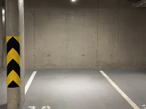 Pronájem garážového stání, Praha, 16 m2