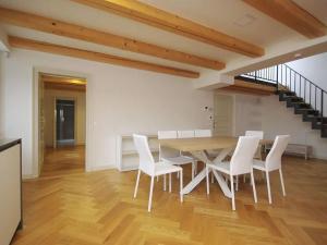 Pronájem atypického bytu, Praha - Nové Město, Bolzanova, 199 m2