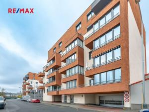 Prodej bytu 2+kk, Praha, V Háji, 58 m2