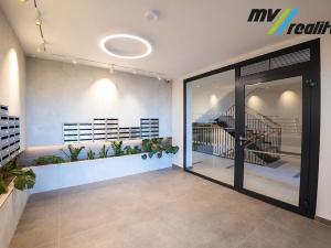 Prodej bytu 1+kk, Praha - Hrdlořezy, V třešňovce, 35 m2