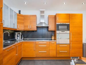 Pronájem bytu 2+kk, Praha - Kbely, Herlíkovická, 52 m2