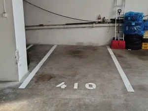 Pronájem garážového stání, Praha - Holešovice, U Pergamenky, 10 m2