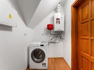 Pronájem rodinného domu, Praha - Křeslice, Pod ovčínem, 300 m2