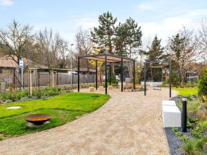 Pronájem bytu 2+kk, Praha - Troja, Pod Hrachovkou, 45 m2