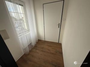 Pronájem bytu 1+kk, Praha - Dubeč, Starodubečská, 22 m2