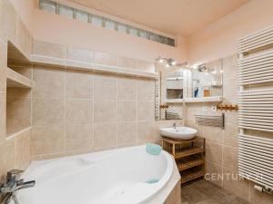 Pronájem atypického bytu, Starý Plzenec, Máchova, 60 m2