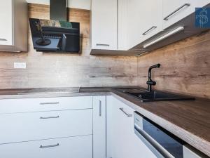 Prodej bytu 3+1, Praha - Újezd nad Lesy, Žárovická, 68 m2