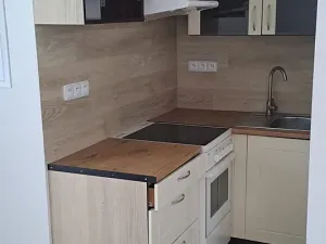 Pronájem bytu 2+kk, Praha - Čakovice, Bělomlýnská, 31 m2