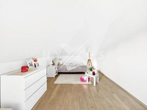 Prodej rodinného domu, Ohrobec, Jarovská, 345 m2