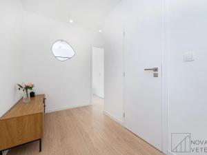 Prodej bytu 2+kk, Praha - Kobylisy, Třeboradická, 48 m2