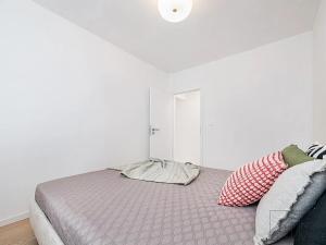 Prodej bytu 2+kk, Praha - Kobylisy, Třeboradická, 48 m2