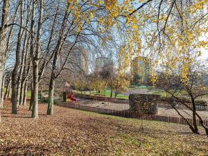 Prodej bytu 2+kk, Praha - Kobylisy, Třeboradická, 48 m2