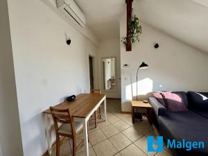 Pronájem bytu 2+kk, Praha - Bubeneč, U akademie, 40 m2