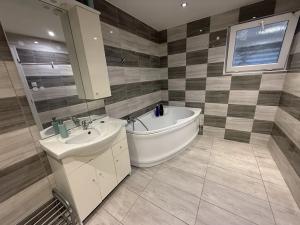 Pronájem rodinného domu, Brno, 150 m2