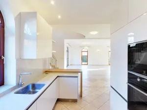 Pronájem vily, Praha, 243 m2