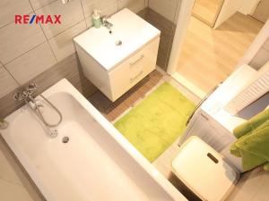 Pronájem bytu 2+kk, Praha - Malešice, U krbu, 51 m2