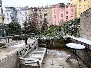 Pronájem bytu 1+kk, Praha - Vršovice, Sevastopolská, 29 m2