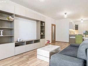 Pronájem bytu 2+kk, Praha - Strašnice, Zvěřinova, 60 m2