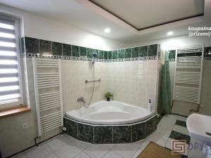 Prodej rodinného domu, Krmelín, 268 m2