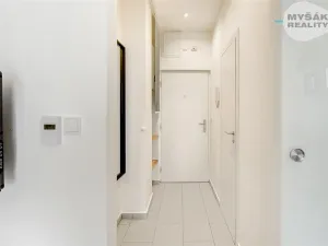 Pronájem bytu 2+kk, Praha, Rumunská, 45 m2