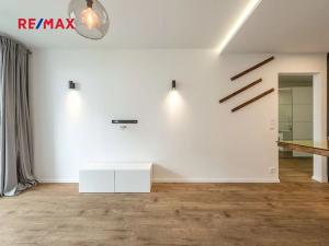 Pronájem bytu 2+kk, Praha - Vysočany, Pod Harfou, 55 m2