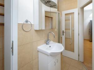 Prodej bytu 3+kk, Praha - Břevnov, Za Strahovem, 54 m2