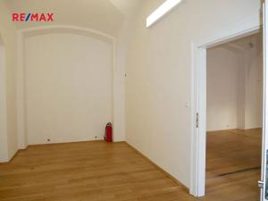 Pronájem kanceláře, Praha - Malá Strana, Karmelitská, 80 m2