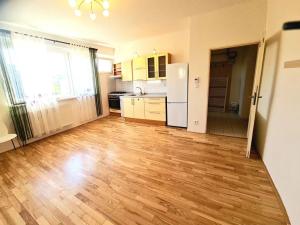 Pronájem bytu 2+kk, Praha - Břevnov, Patočkova, 45 m2