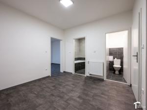 Pronájem bytu 2+kk, Pardubice - Zelené Předměstí, Sladkovského, 90 m2