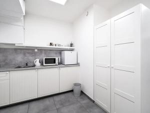 Prodej obchodního prostoru, Praha - Holešovice, Jateční, 244 m2