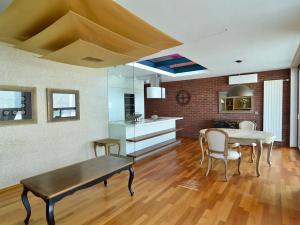 Prodej atypického bytu, Praha - Karlín, Šaldova, 194 m2