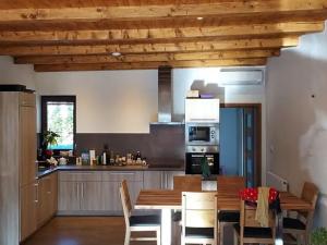 Pronájem bytu 2+kk, Útěchov, 60 m2