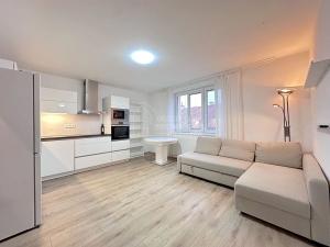 Pronájem bytu 2+kk, Praha - Strašnice, Prusická, 46 m2