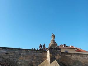 Pronájem bytu 2+1, Praha - Malá Strana, U lužického semináře, 74 m2