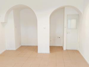 Pronájem obchodního prostoru, Tišnov, nám. Komenského, 21 m2