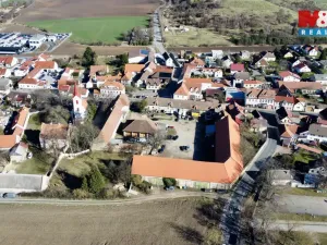 Pronájem komerčního pozemku, Ořech, Karlštejnská, 360 m2