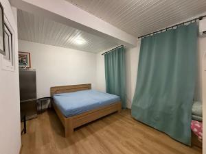 Prodej bytu 1+kk, Karlovy Vary, Západní, 25 m2