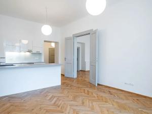 Pronájem bytu 4+kk, Praha, Křižíkova, 2 m2