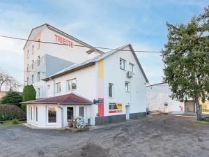 Prodej obchodního prostoru, Zlín, Bezručova, 1976 m2