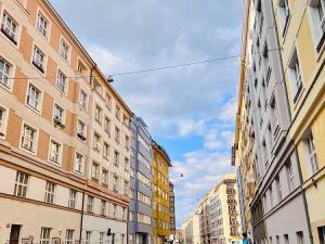 Pronájem bytu 2+kk, Praha - Holešovice, Schnirchova, 52 m2