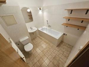 Pronájem bytu 1+kk, Praha - Kunratice, Velké Kunratické, 41 m2