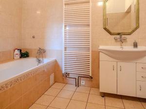 Prodej činžovního domu, Sadská, Husova, 306 m2