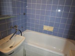 Pronájem bytu 3+1, Praha - Podolí, Gončarenkova, 82 m2