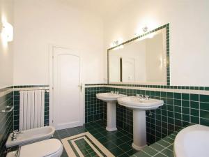 Pronájem bytu 4+1, Praha - Malá Strana, Vlašská, 184 m2