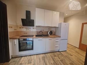 Pronájem bytu 1+kk, Praha - Podolí, Podolská, 36 m2