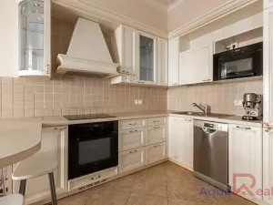 Pronájem bytu 4+kk, Karlovy Vary, Zeyerova, 124 m2